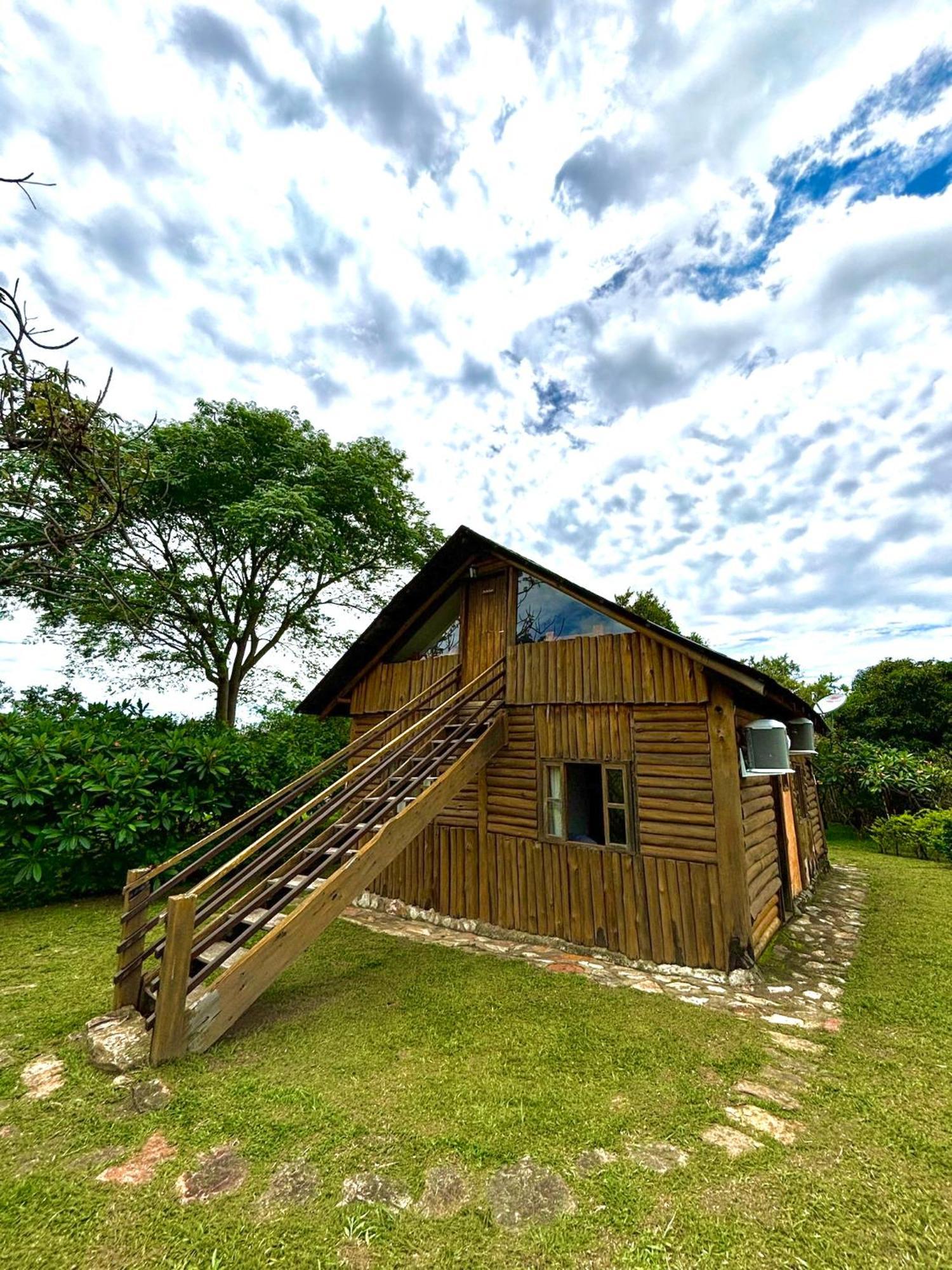 Cachoeira E Pousada Paraiso Dos Pandavas Алту-Параизу-ди-Гояс Экстерьер фото