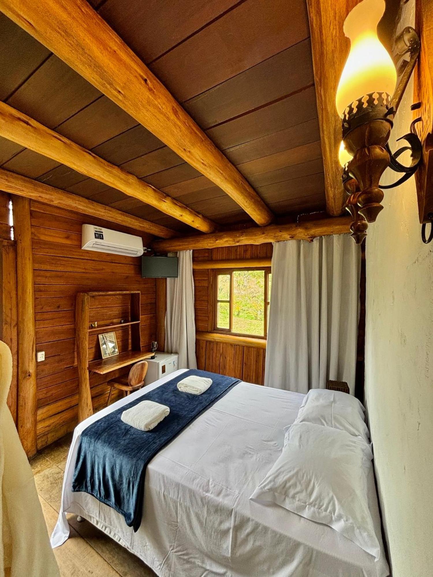 Cachoeira E Pousada Paraiso Dos Pandavas Алту-Параизу-ди-Гояс Экстерьер фото